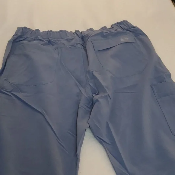 Essential Threads Welby mens Scrubs set - Picture 7 of 16